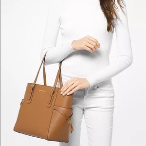 Michael Kors - Voyager East West Crossgrain Leather Tote, Acorn/gold